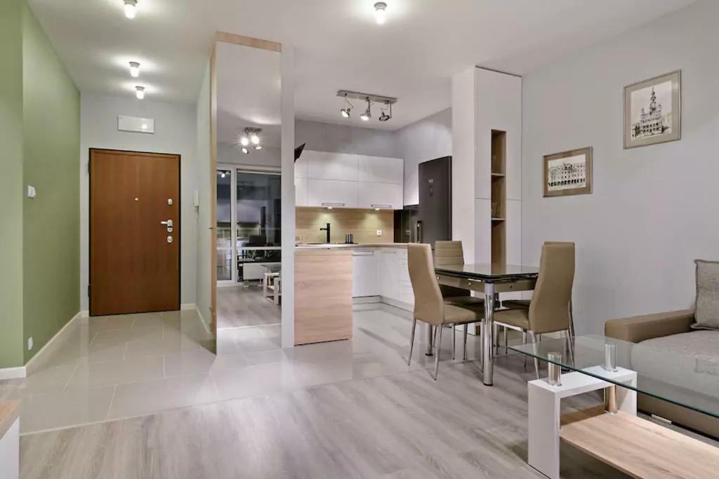 Strict Center Towarowa Lägenhet Poznań Exteriör bild